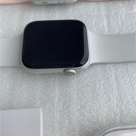Apple Watches Pair Full Set for sell, Perfect couple or anniversary,... - Picture 3 of 6